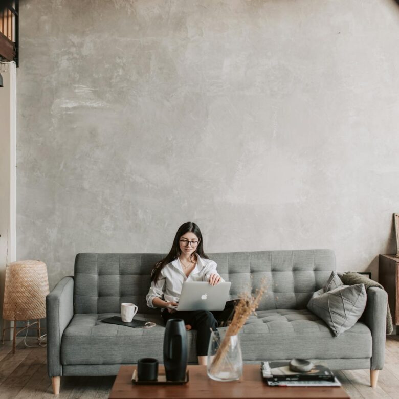 Para determinar a melhor opção entre ventilador e ar-condicionado para o conforto do seu pet, é crucial considerar fatores co